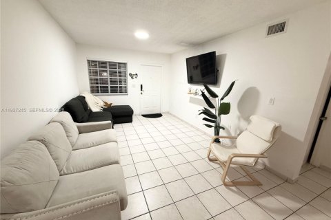 Appartement à louer à Hialeah, Floride: 2 chambres, 80.82 m2 № 1998998 - photo 3