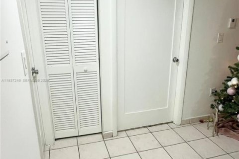 Appartement à louer à Hialeah, Floride: 2 chambres, 80.82 m2 № 1998998 - photo 18