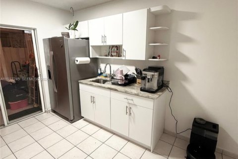 Appartement à louer à Hialeah, Floride: 2 chambres, 80.82 m2 № 1998998 - photo 5