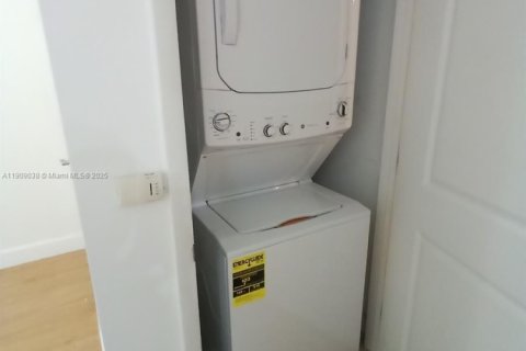 Condominio en venta en Hallandale Beach, Florida, 1 dormitorio, 83.61 m2 № 1992326 - foto 10