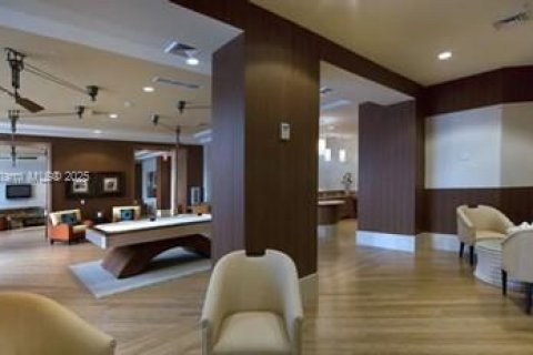 Condominio en venta en Hallandale Beach, Florida, 1 dormitorio, 83.61 m2 № 1992326 - foto 3