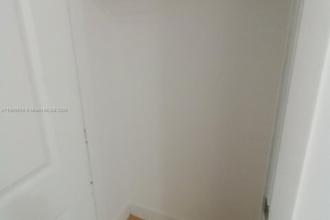 Condominio en venta en Hallandale Beach, Florida, 1 dormitorio, 83.61 m2 № 1992326 - foto 11