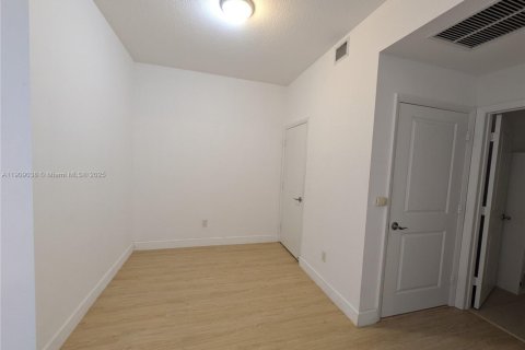 Condominio en venta en Hallandale Beach, Florida, 1 dormitorio, 83.61 m2 № 1992326 - foto 8