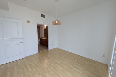 Condominio en venta en Hallandale Beach, Florida, 1 dormitorio, 83.61 m2 № 1992326 - foto 14