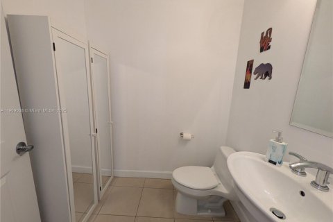 Condominio en venta en Hallandale Beach, Florida, 1 dormitorio, 83.61 m2 № 1992326 - foto 9