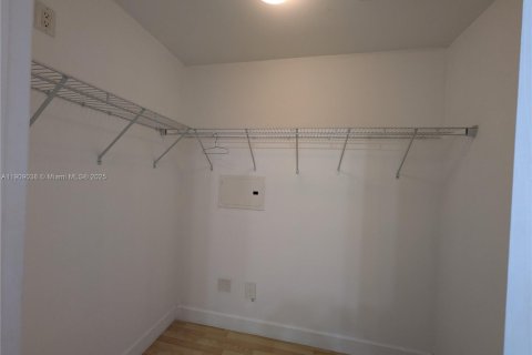 Condominio en venta en Hallandale Beach, Florida, 1 dormitorio, 83.61 m2 № 1992326 - foto 15