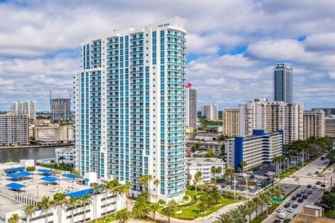 Condominio en venta en Hallandale Beach, Florida, 1 dormitorio, 83.61 m2 № 1992326 - foto 1