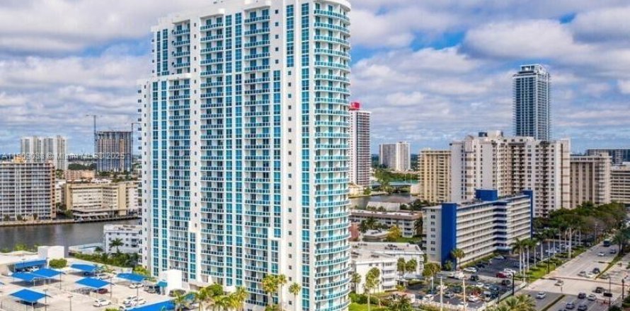 Condominio en Hallandale Beach, Florida, 1 dormitorio  № 1992326
