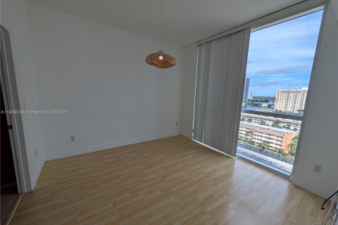 Condominio en venta en Hallandale Beach, Florida, 1 dormitorio, 83.61 m2 № 1992326 - foto 13