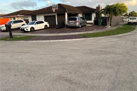 Commercial property in Miami, Florida 146.69 sq.m. № 2055860