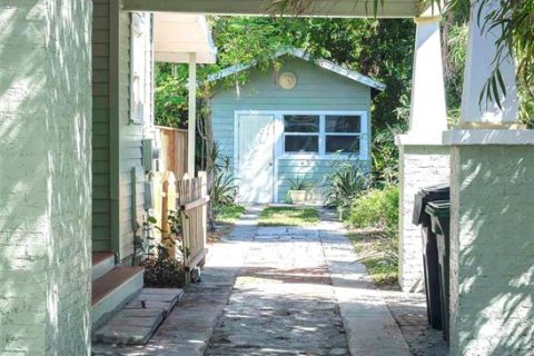 Villa ou maison à vendre à Tampa, Floride: 2 chambres, 90.67 m2 № 1905192 - photo 11
