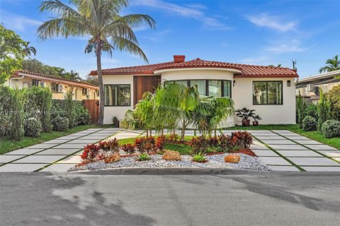House in Surfside, Florida 3 bedrooms, 160.07 sq.m. № 1809148 - photo 5