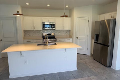 House in Winter Haven, Florida 4 bedrooms, 179.58 sq.m. № 2379043 - photo 3