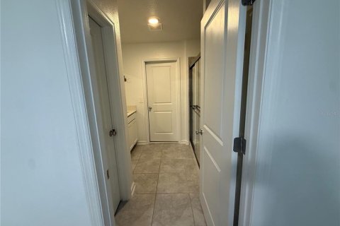 House in Winter Haven, Florida 4 bedrooms, 179.58 sq.m. № 2379043 - photo 11