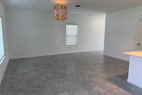 House in Winter Haven, Florida 4 bedrooms, 179.58 sq.m. № 2379043 - photo 4