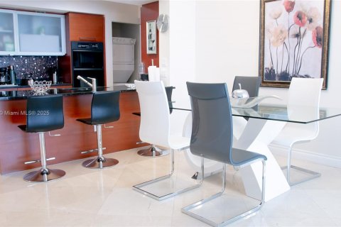 Copropriété à louer à Hallandale Beach, Floride: 3 chambres, 155.61 m2 № 1925628 - photo 3