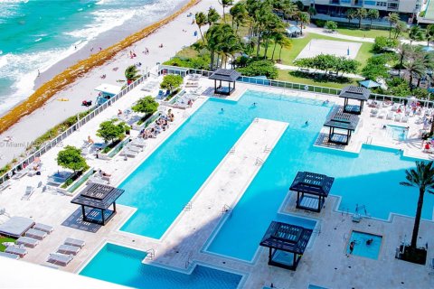 Copropriété à louer à Hallandale Beach, Floride: 3 chambres, 155.61 m2 № 1925628 - photo 2