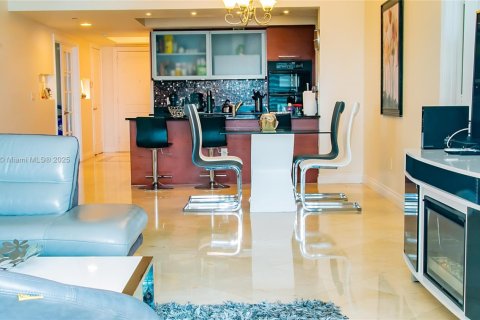 Copropriété à louer à Hallandale Beach, Floride: 3 chambres, 155.61 m2 № 1925628 - photo 4