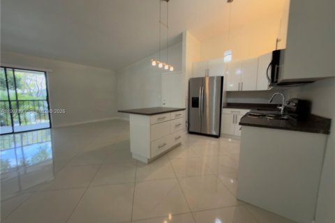 Купить кондоминиум в Майами, Флорида 2 спальни, 77.57м2, № 2179544 - фото 13