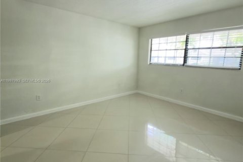 Купить кондоминиум в Майами, Флорида 2 спальни, 77.57м2, № 2179544 - фото 16