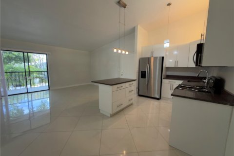 Купить кондоминиум в Майами, Флорида 2 спальни, 77.57м2, № 2179544 - фото 4