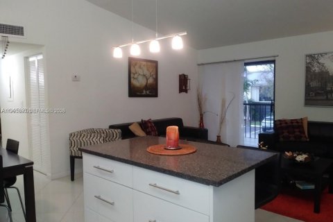 Купить кондоминиум в Майами, Флорида 2 спальни, 77.57м2, № 2179544 - фото 11