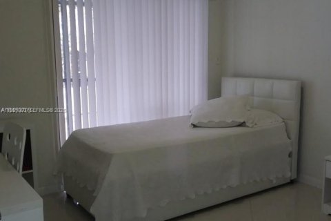 Купить кондоминиум в Майами, Флорида 2 спальни, 77.57м2, № 2179544 - фото 25