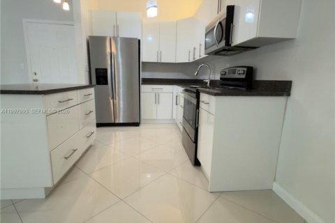 Купить кондоминиум в Майами, Флорида 2 спальни, 77.57м2, № 2179544 - фото 6
