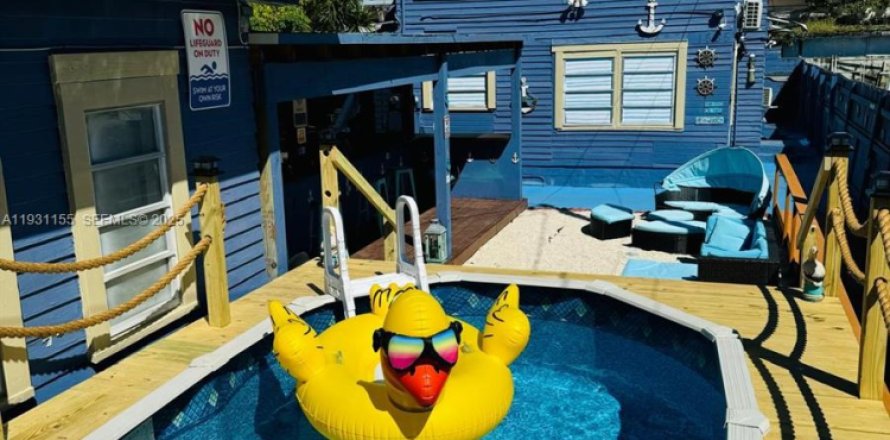 Immobilier commercial à Miami, Floride 296.17 m2 № 2034573