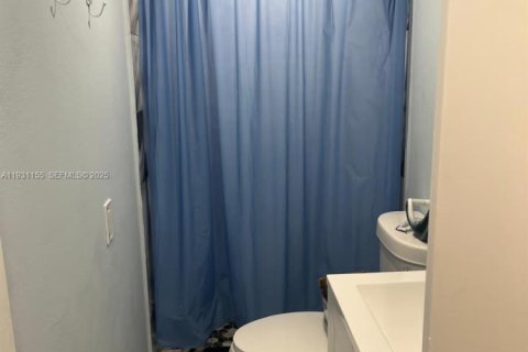 Immobilier commercial à vendre à Miami, Floride: 296.17 m2 № 2034573 - photo 28