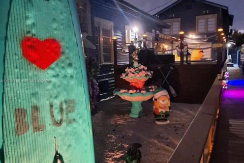 Immobilier commercial à vendre à Miami, Floride: 296.17 m2 № 2034573 - photo 15