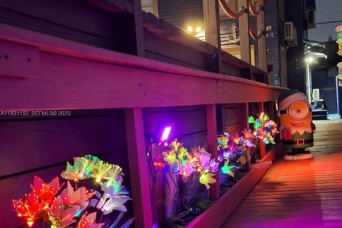 Immobilier commercial à vendre à Miami, Floride: 296.17 m2 № 2034573 - photo 16