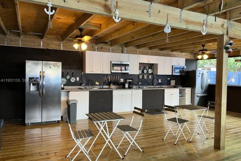 Immobilier commercial à vendre à Miami, Floride: 296.17 m2 № 2034573 - photo 6