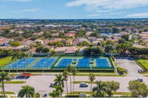 House in Miramar, Florida 3 bedrooms, 153.29 sq.m. № 1977086 - photo 30