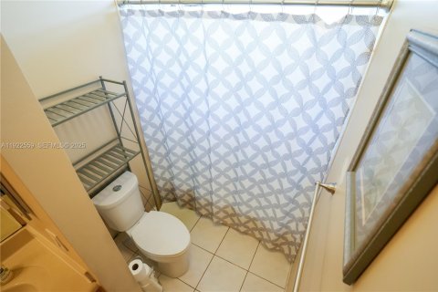 House in Miramar, Florida 3 bedrooms, 153.29 sq.m. № 1977086 - photo 24