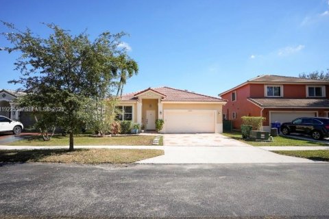 House in Miramar, Florida 3 bedrooms, 153.29 sq.m. № 1977086 - photo 7