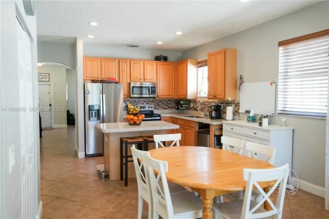 House in Miramar, Florida 3 bedrooms, 153.29 sq.m. № 1977086 - photo 12