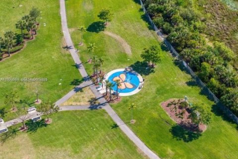 House in Miramar, Florida 3 bedrooms, 153.29 sq.m. № 1977086 - photo 29