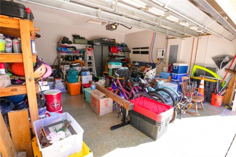 House in Miramar, Florida 3 bedrooms, 153.29 sq.m. № 1977086 - photo 25