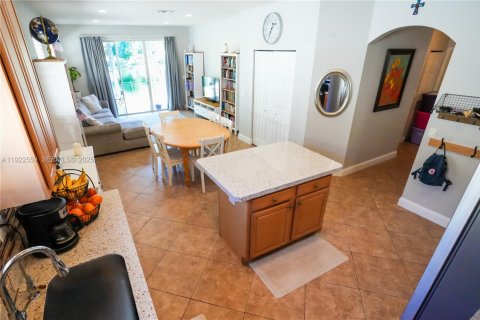 House in Miramar, Florida 3 bedrooms, 153.29 sq.m. № 1977086 - photo 11