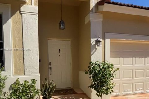 House in Miramar, Florida 3 bedrooms, 153.29 sq.m. № 1977086 - photo 4