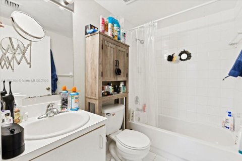 Condo in Davie, Florida, 2 bedrooms  № 1895948 - photo 11