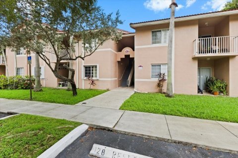Condo in Davie, Florida, 2 bedrooms  № 1895948 - photo 1
