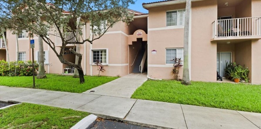 Condominio en Davie, Florida, 2 dormitorios № 1895948