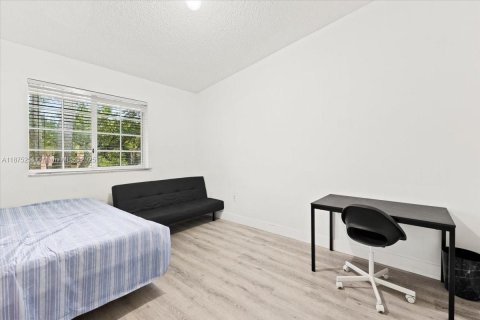 Condo in Davie, Florida, 2 bedrooms  № 1895948 - photo 13