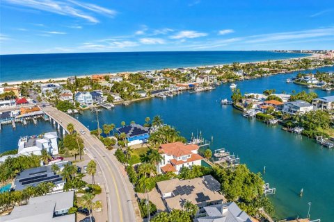 Villa ou maison à vendre à Saint Pete Beach, Floride: 5 chambres, 442.77 m2 № 2399544 - photo 5