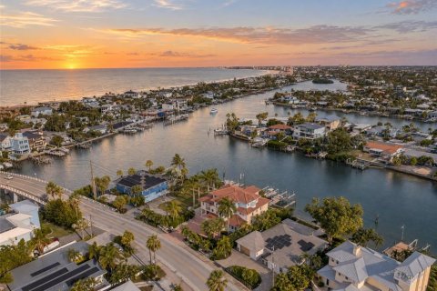 Villa ou maison à vendre à Saint Pete Beach, Floride: 5 chambres, 442.77 m2 № 2399544 - photo 4