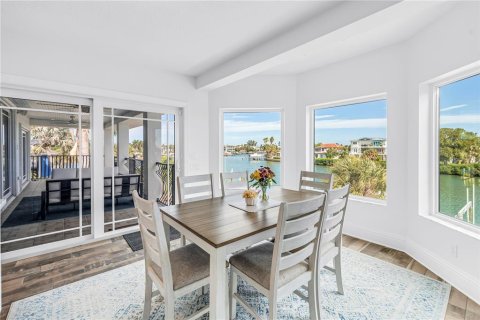 Villa ou maison à vendre à Saint Pete Beach, Floride: 5 chambres, 442.77 m2 № 2399544 - photo 26