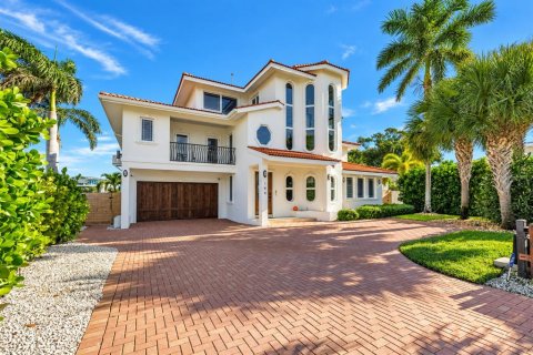 Villa ou maison à vendre à Saint Pete Beach, Floride: 5 chambres, 442.77 m2 № 2399544 - photo 2