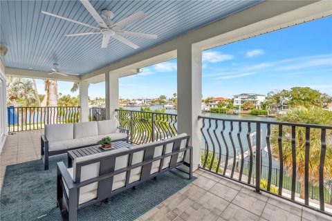 Villa ou maison à vendre à Saint Pete Beach, Floride: 5 chambres, 442.77 m2 № 2399544 - photo 23